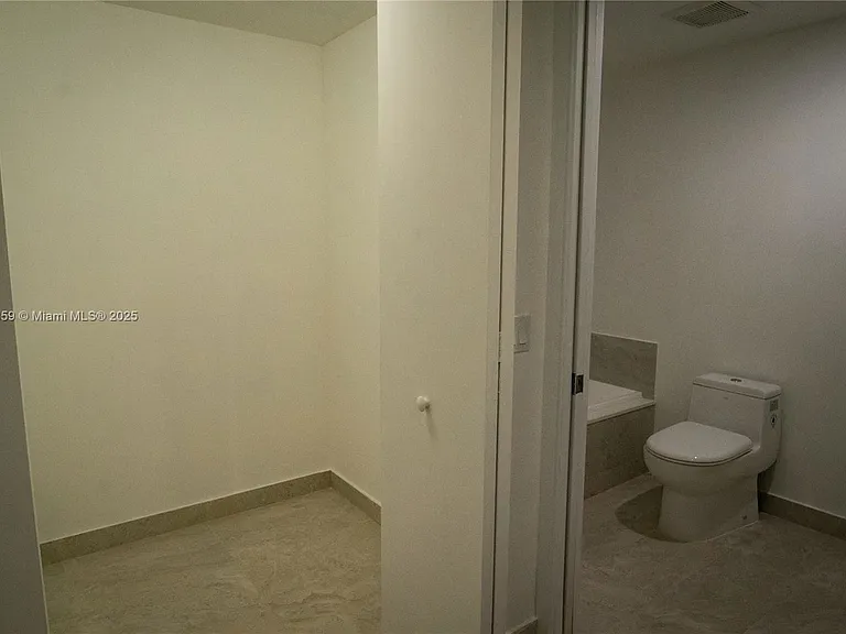 488 NE 18th St #1809 — Photo 18