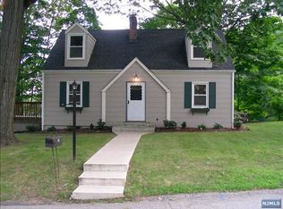 39 Manito Ave, Oakland, NJ 07436