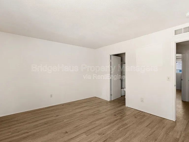 7831 Rancho Fanita Dr #D — Photo 18