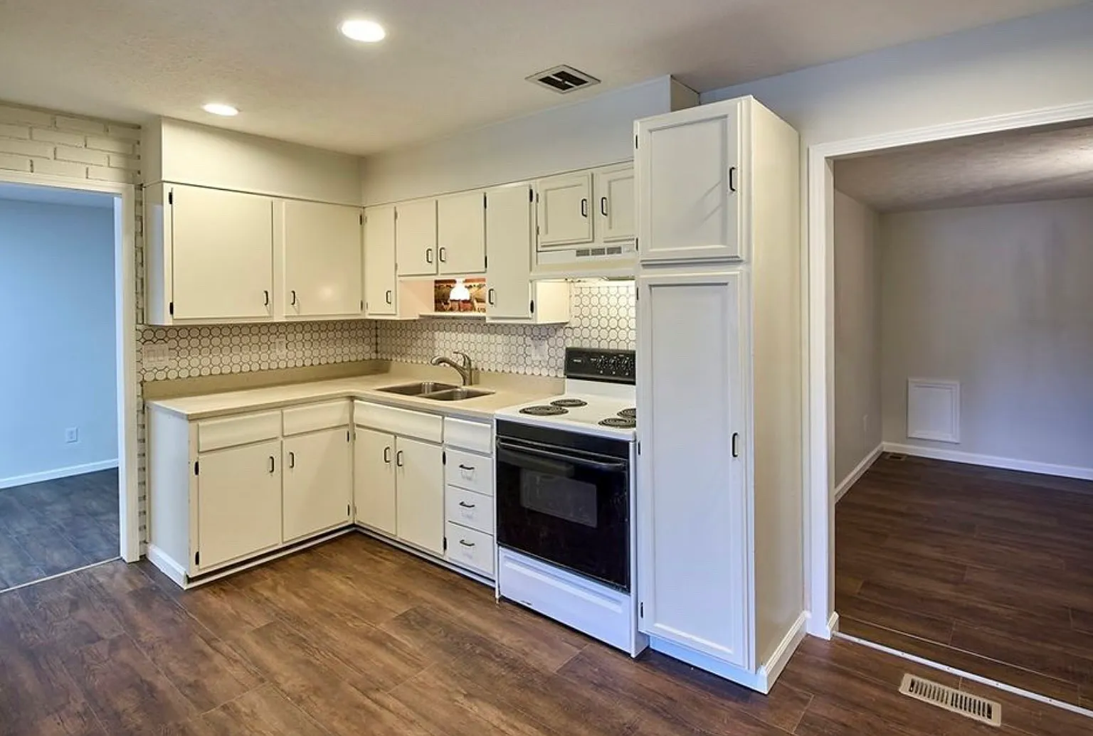 136 Vaturia Dr — Photo 4