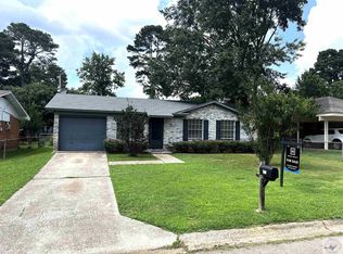 1027 Louise Ln, Wake Village, TX 75501