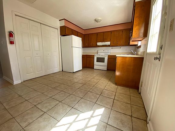 Kitchen & Dining Areas