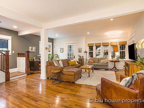 5th image of 300 Briarwood Ave SE