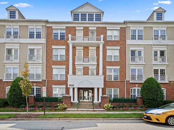 1002 Elmcroft Blvd APT 203, Rockville, MD 20850