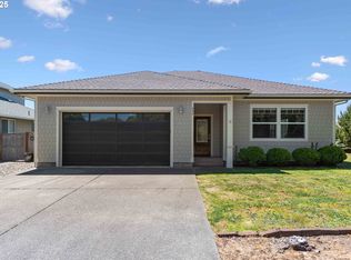 847 Carter St SW, Bandon, OR 97411