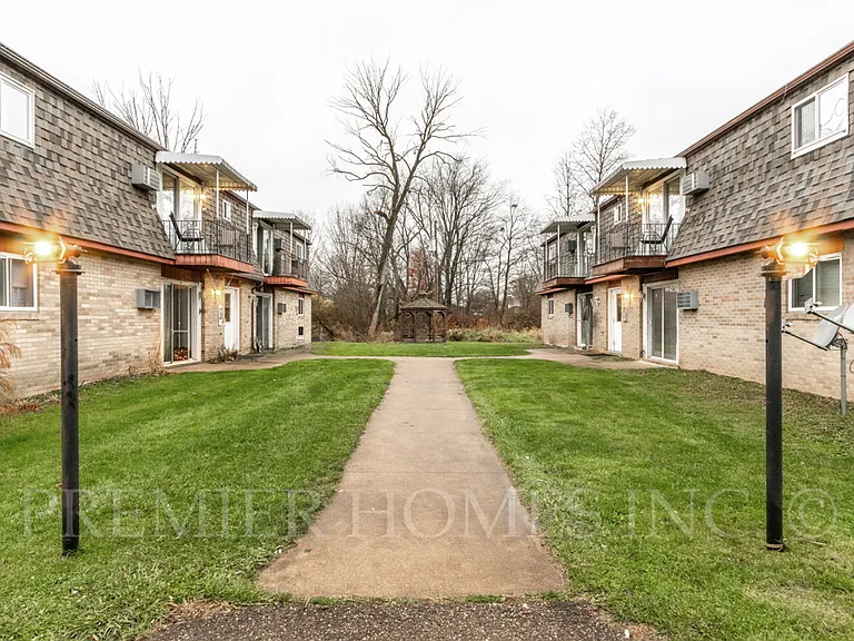 821 Constitution Ave #4 — Photo 3