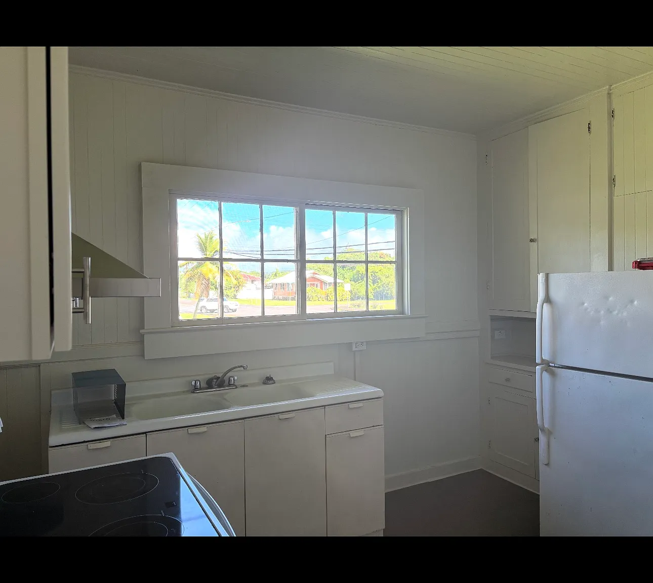 Kekuanaoa St, Hilo — Photo 3