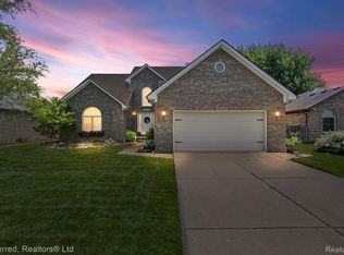 49594 Edinborough Dr, Chesterfield, MI 48047