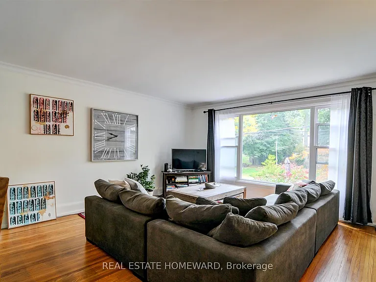 21 Love Cres #MAIN FLOOR — Photo 12