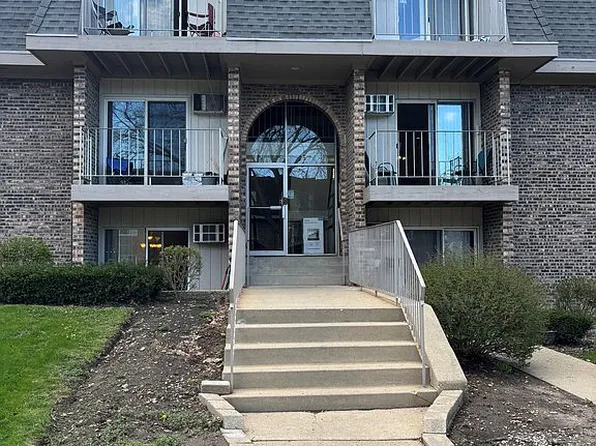 876 Blossom Ln APT 203, Prospect Heights, IL 60070