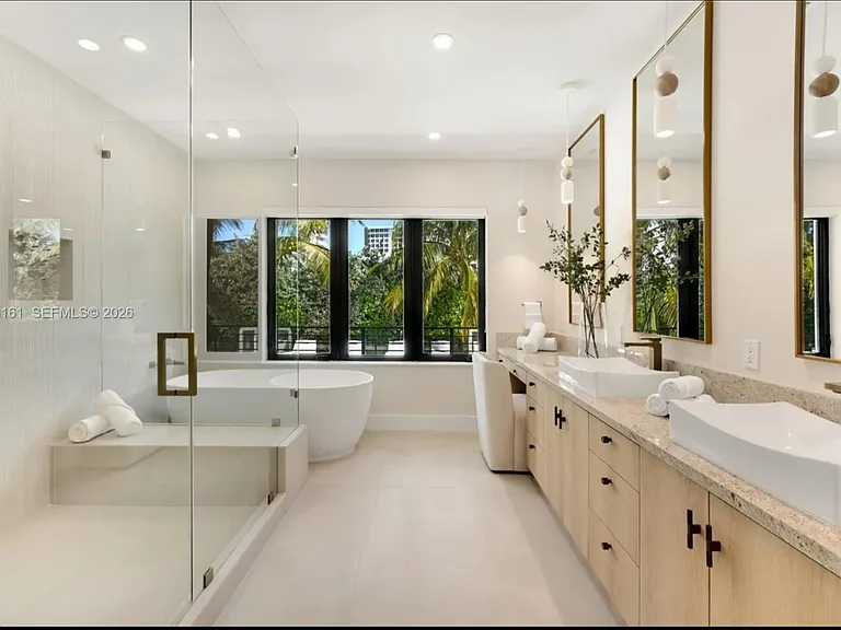 2801 Flamingo Dr — Photo 47