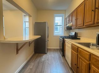 21-32 36th St #2, Astoria, NY 11105