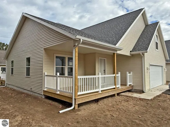 2878 Jade Ln, Traverse City, MI 49684