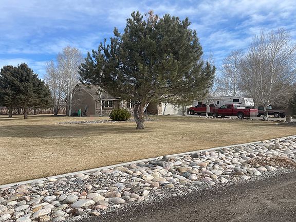 3rd image of 4845 Amber Ln