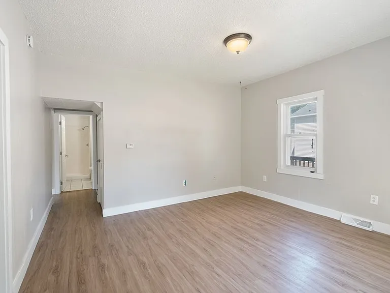 1015 W 22nd St - Cedar Falls — Photo 8