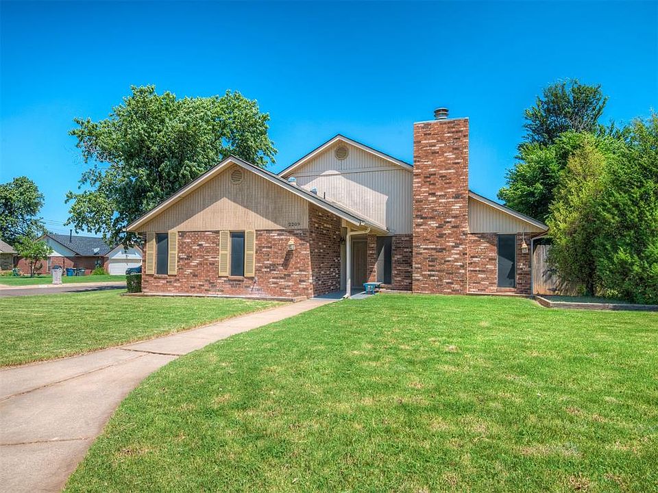 1st image of 2209 Summer Oak Dr