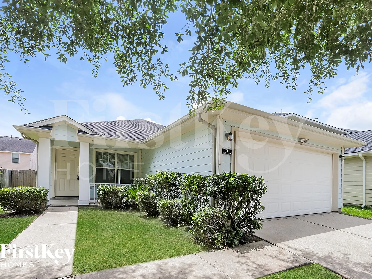 3 bed, 2.0 bath, 1216 sqft, $1,550 — Photo 2