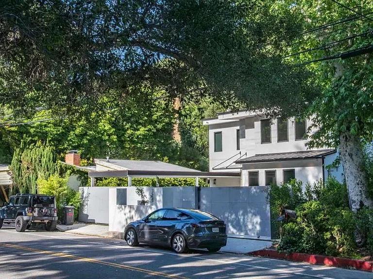 1734 N Beverly Glen Blvd — Photo 2