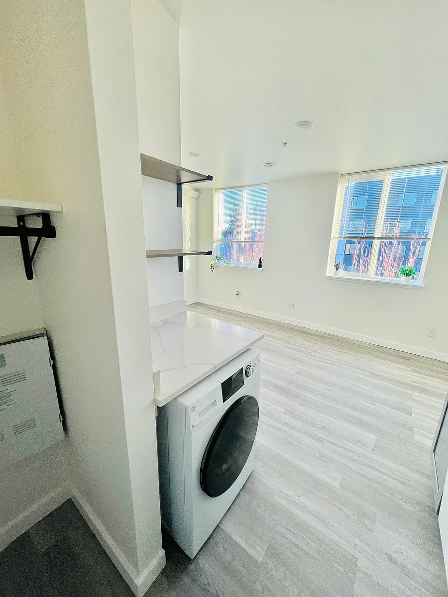 Unit 403 - $1,195, available to rent now - Artisan Studios