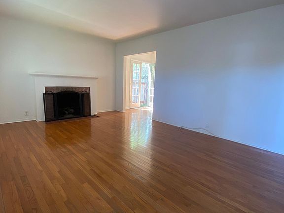 4th image of 2125 Ocean Park Blvd #2610