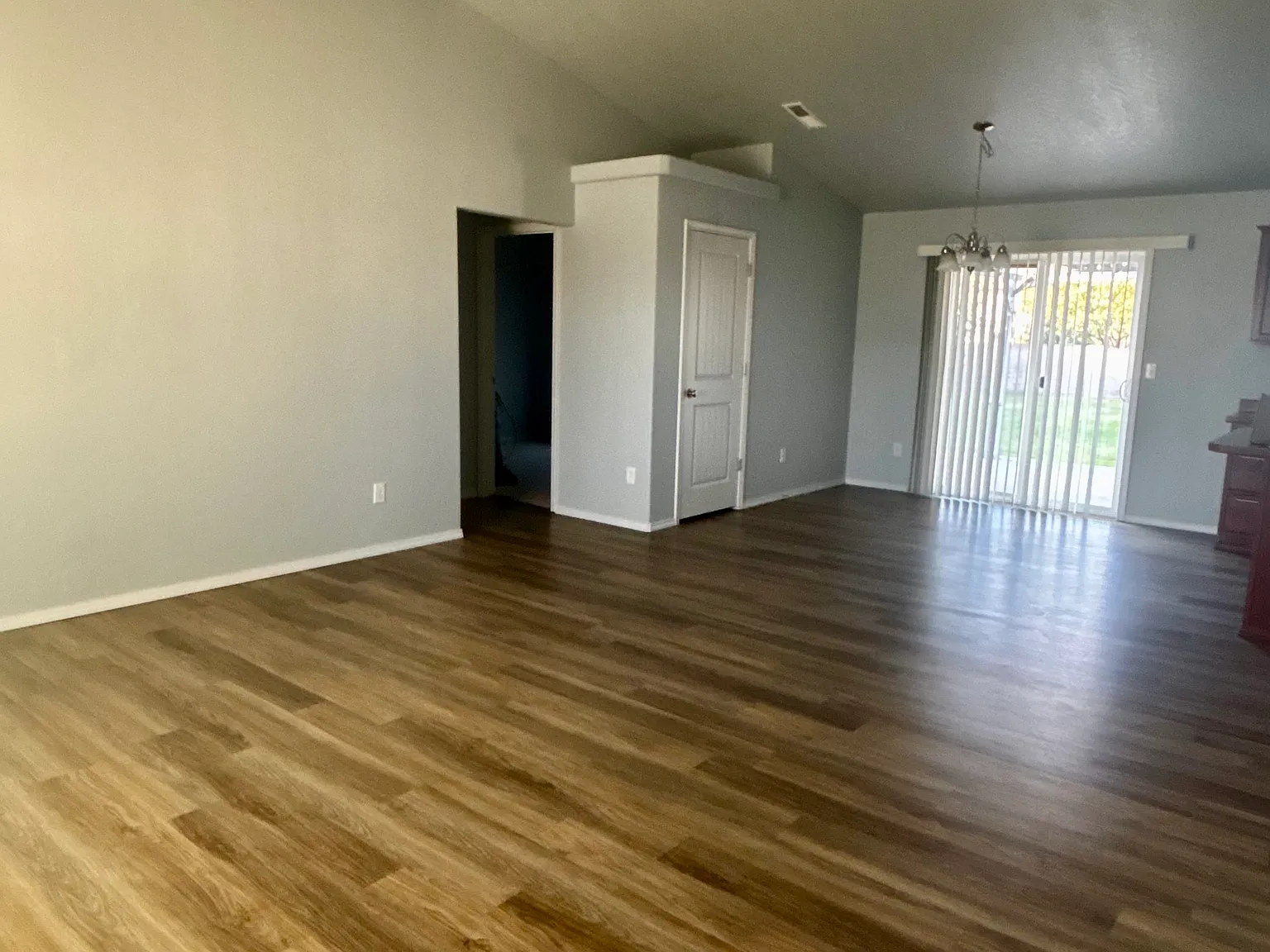 3 bed, 1184 sqft, $2,200 — Photo 4