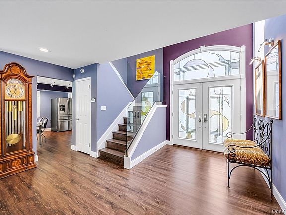 3rd image of 859 Pine Avenue