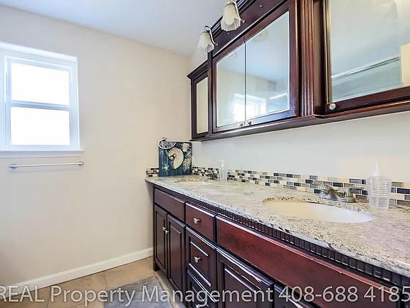 4th image of 15707 Highland Dr