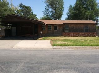 1913 Colgate Dr, Perryton, TX 79070