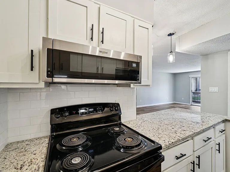 The Onyx Hoover Apartments — Photo 24