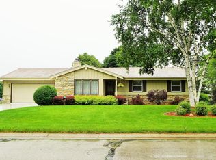 W159N10751 Captains Dr, Germantown, WI 53022