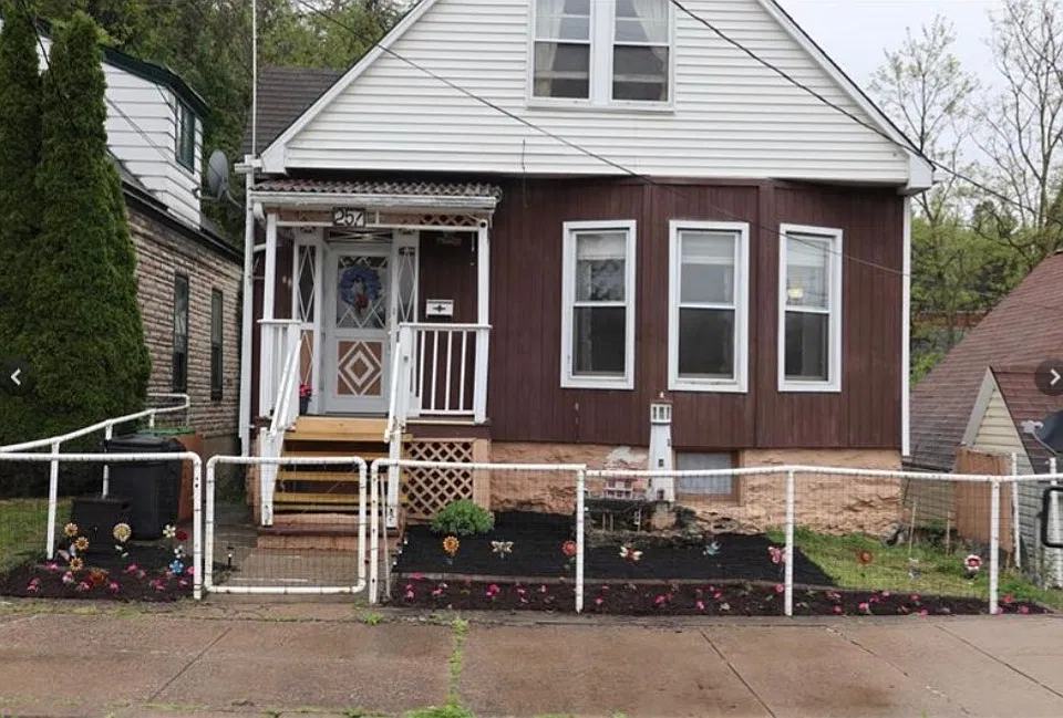 257 Thompson Ave #1