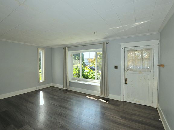 3rd image of 9494 Hazel St