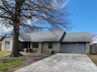 12261 E 38th Pl, Tulsa, OK 74146