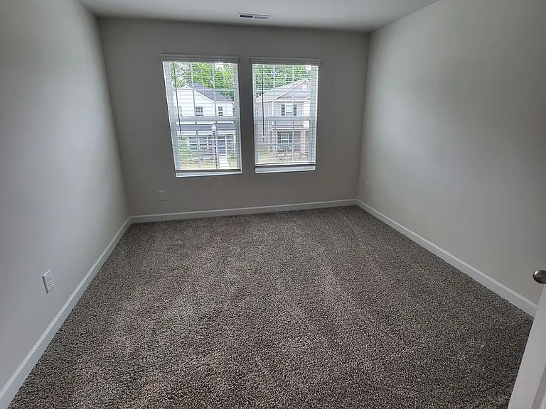 465 Cranford Dr — Photo 6