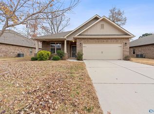 122 Summer Pointe Ln, Madison, AL 35757