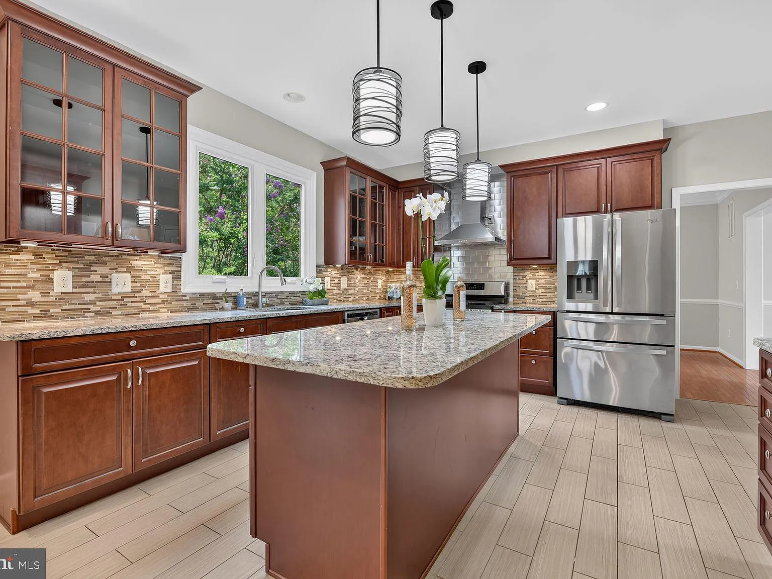5 bed, 3.5 bath, 4012 sqft, $4,690 — Photo 4