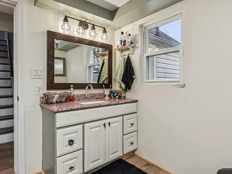 670 Davis Ln — Photo 13