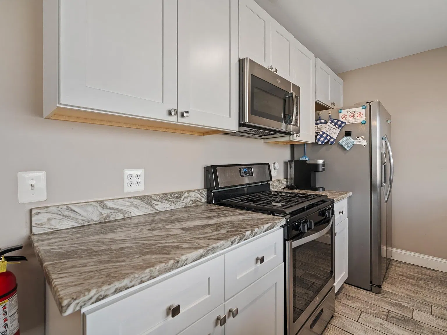 2 bed, 1.0 bath, $2,200 — Photo 4