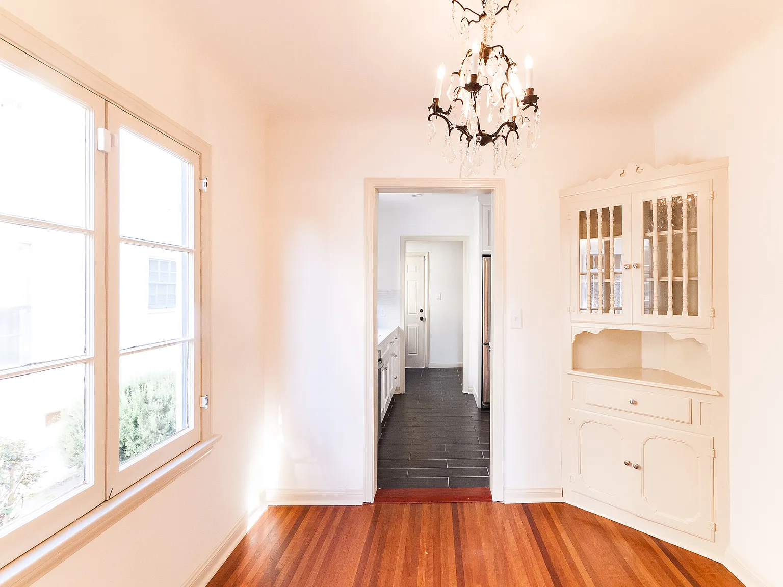 Glorious 3 Bed / 2 Bath Wilshire Vista Duplex | French Windows, Fireplace + 2-Car Garage — Photo 4
