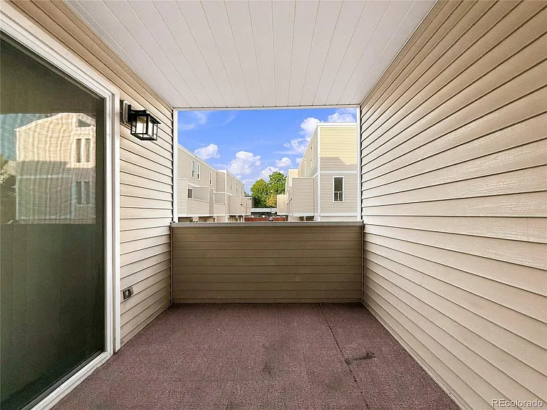 1050 S Monaco Street Pkwy — Photo 8