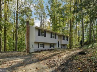 8815 Falling Leaf Dr, Owings, MD 20736