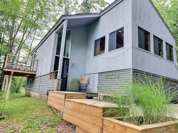 10 Fairway Drive, Grantham, NH 03753