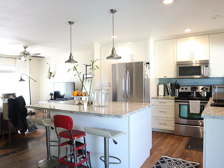 2526 E Corrine Dr — Photo 8