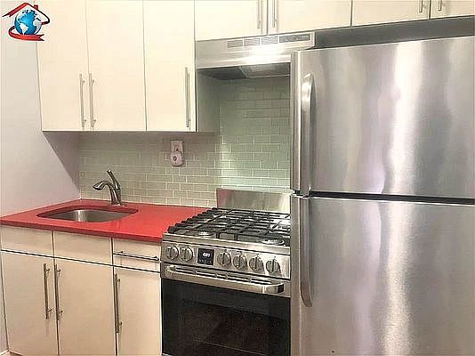 2nd image of 818 Macdonough St #2
