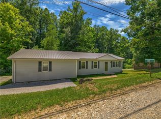 380 Lake Dr, Hurricane, WV 25526