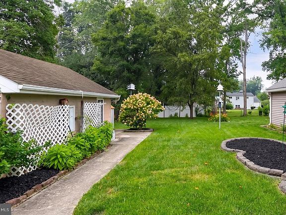 5th image of 735 Frances Ave