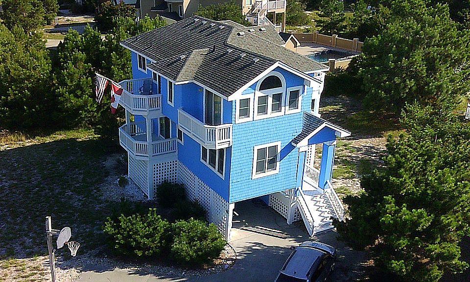 863 Capri Crs from above