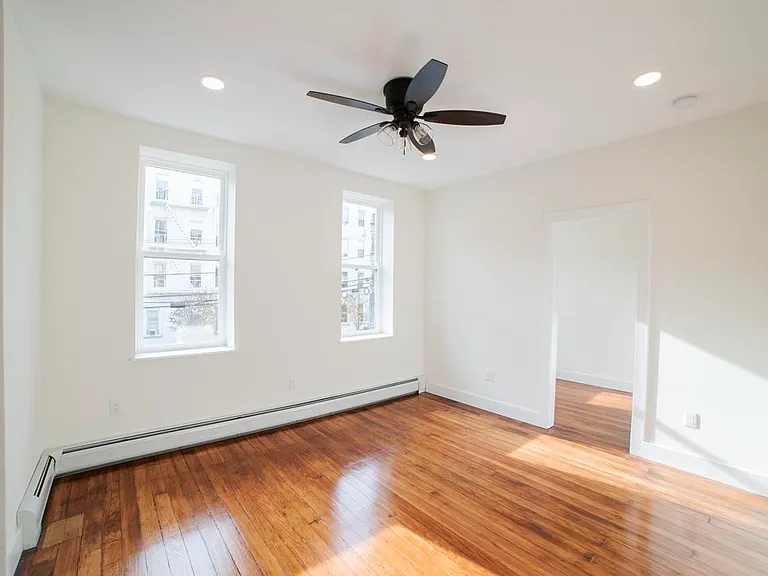 206 48th St #3 — Photo 18
