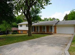 607 Hillmont St NW, Huntsville, AL 35816