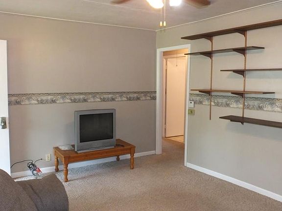 5th image of 1400 Southlawn Dr